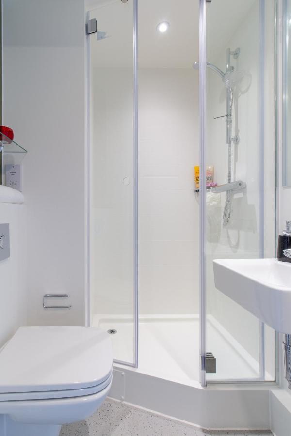 En Suite Rooms & Studios, Coventry - Sk Buitenkant foto